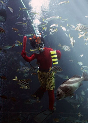 鬼ダイバー現る-3 鬼に扮したダイバー